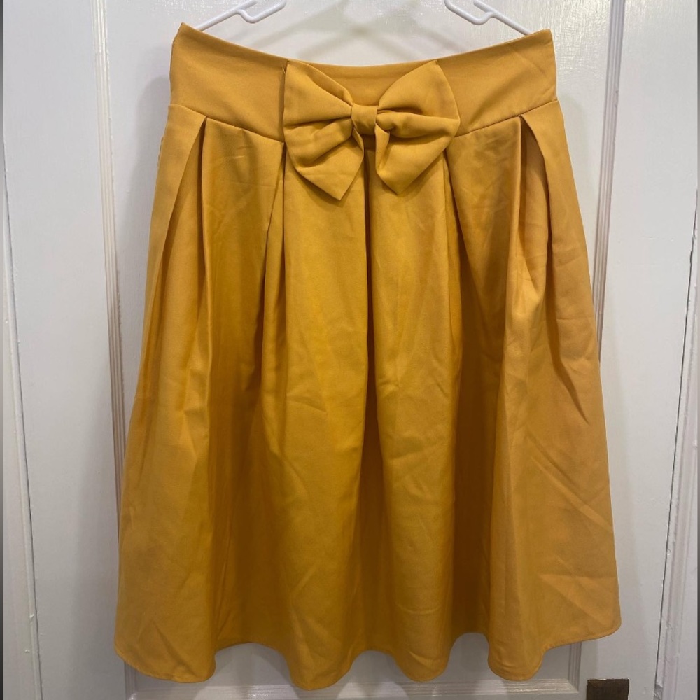 High waisted mustard skirt with bow